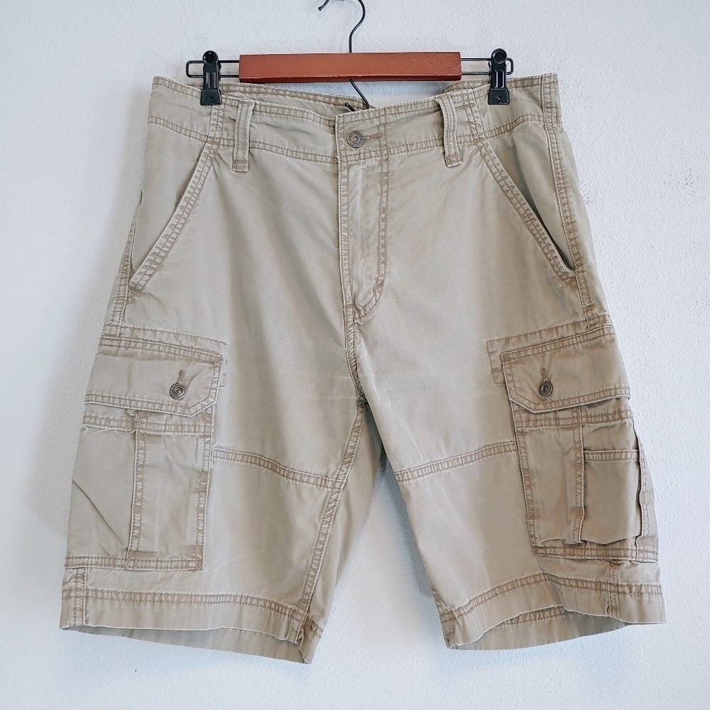 Levi's Men's Light Brown Cargo Shorts Sz 33 Casual Outdoors Hiking Camping